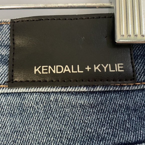 Kendall + Kylie Shorts Size 11/30 High rise NWT  Stretch Denim - Picture 3 of 9